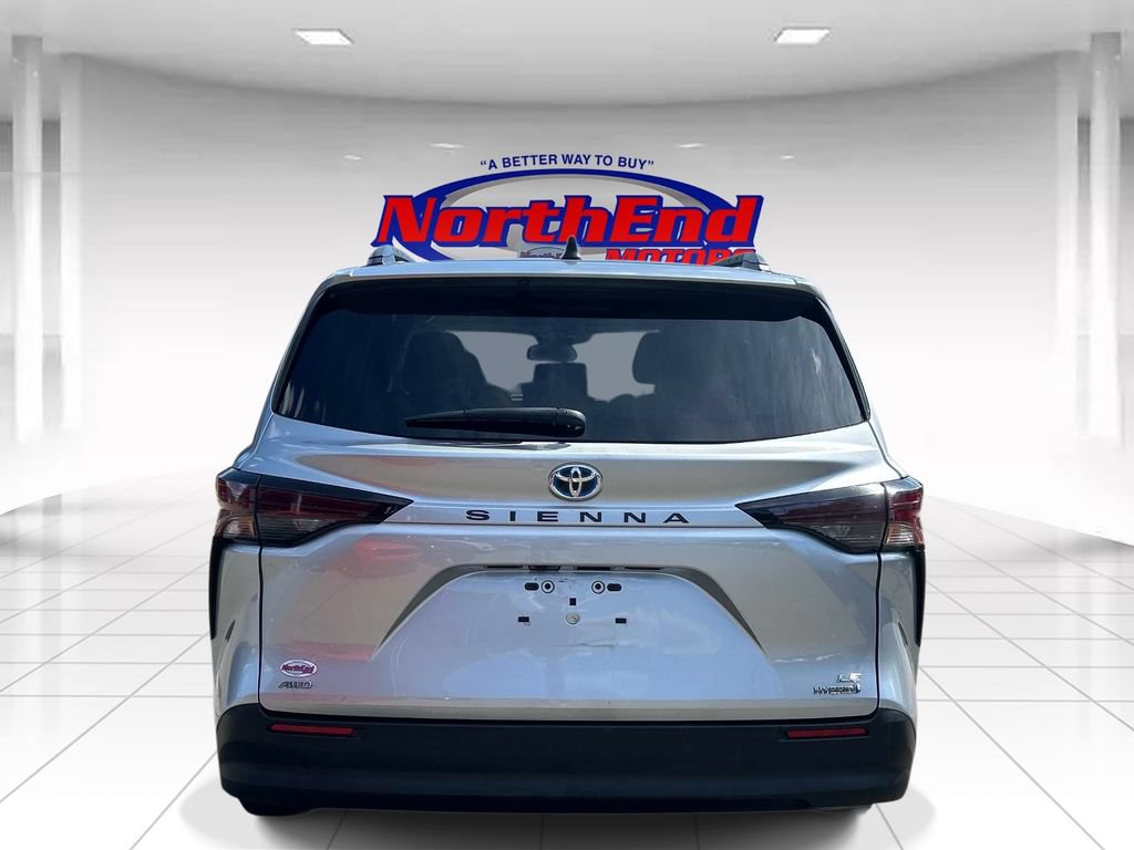 Used 2023 Toyota Sienna LE AWD/4WD image 6