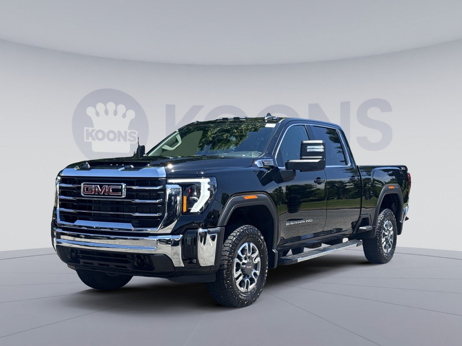 Used 2024 GMC Sierra 2500 SLE w/ SLE Value Package; AWD/4WD image 1