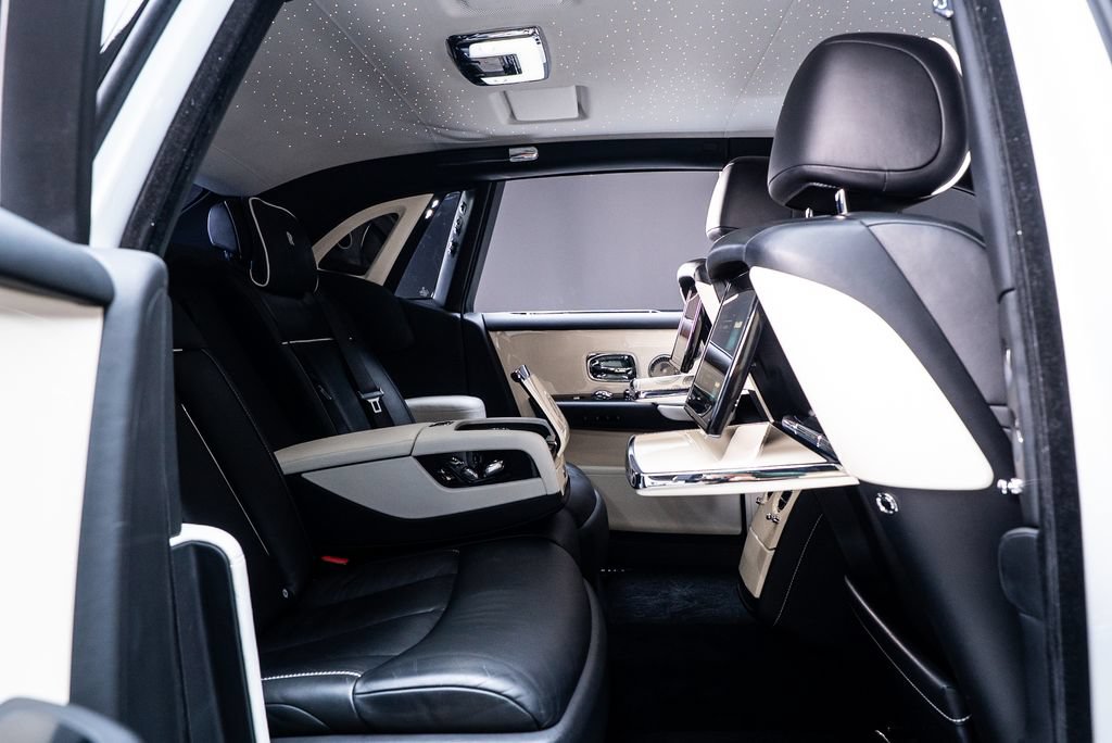 Used 2019 Rolls-Royce Phantom Sedan RWD image 54