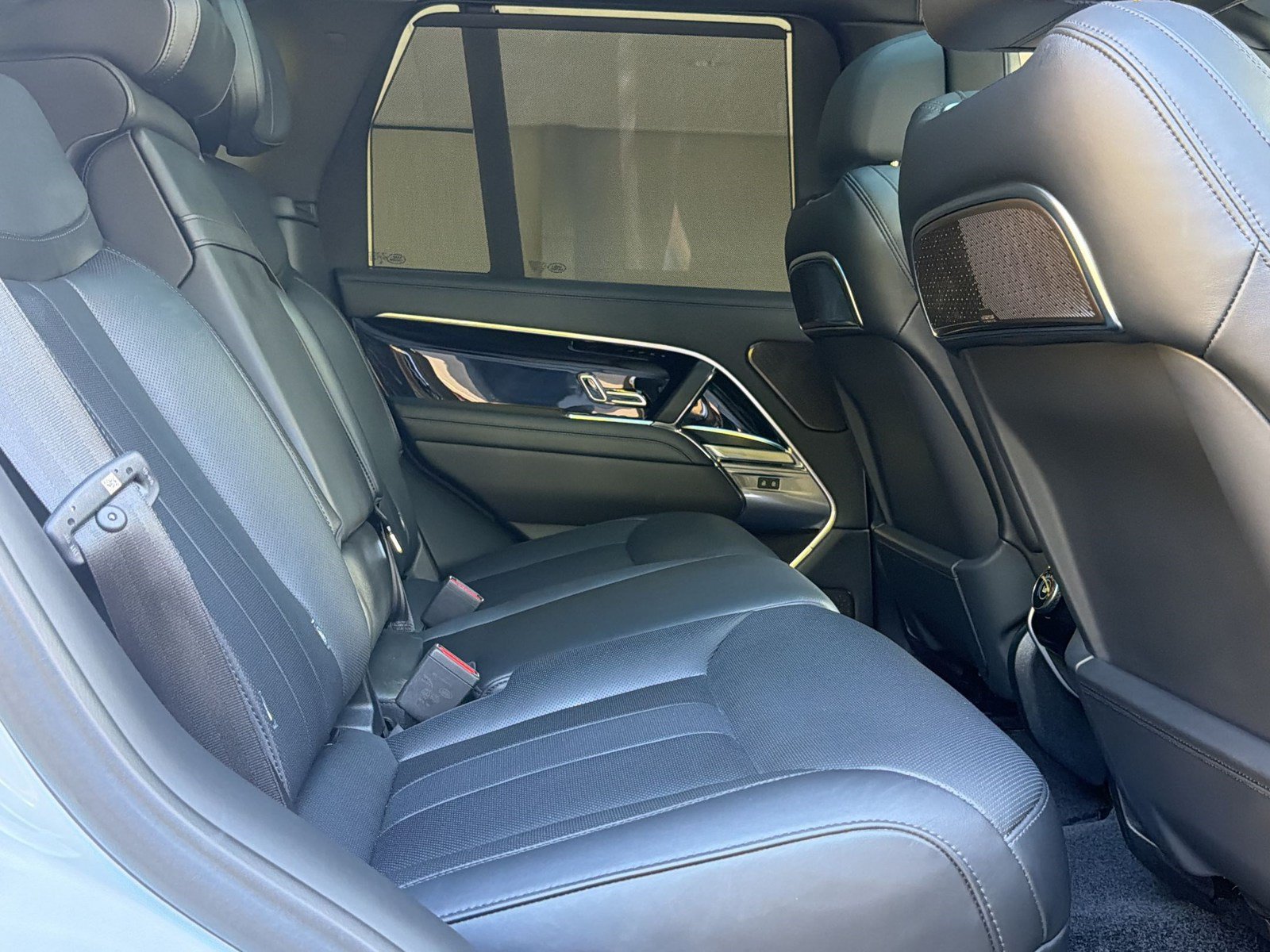 Certified 2025 Land Rover Range Rover Autobiography AWD/4WD image 30
