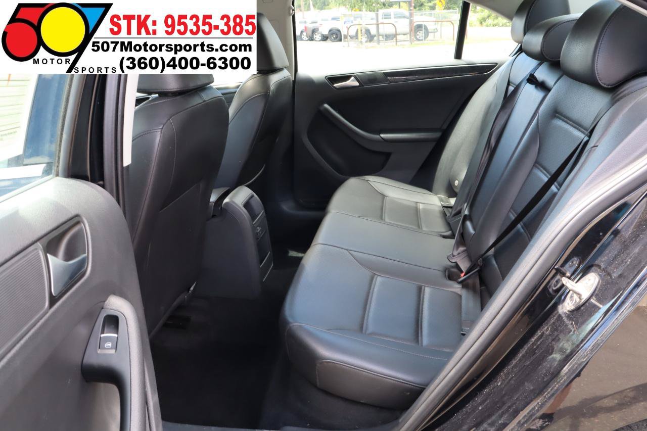Used 2017 Volkswagen Jetta SEL FWD image 16