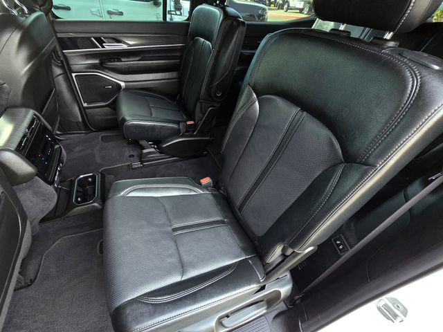 Certified 2023 Jeep Wagoneer Series III w/ Preferred Equipment Group AWD/4WD image 26