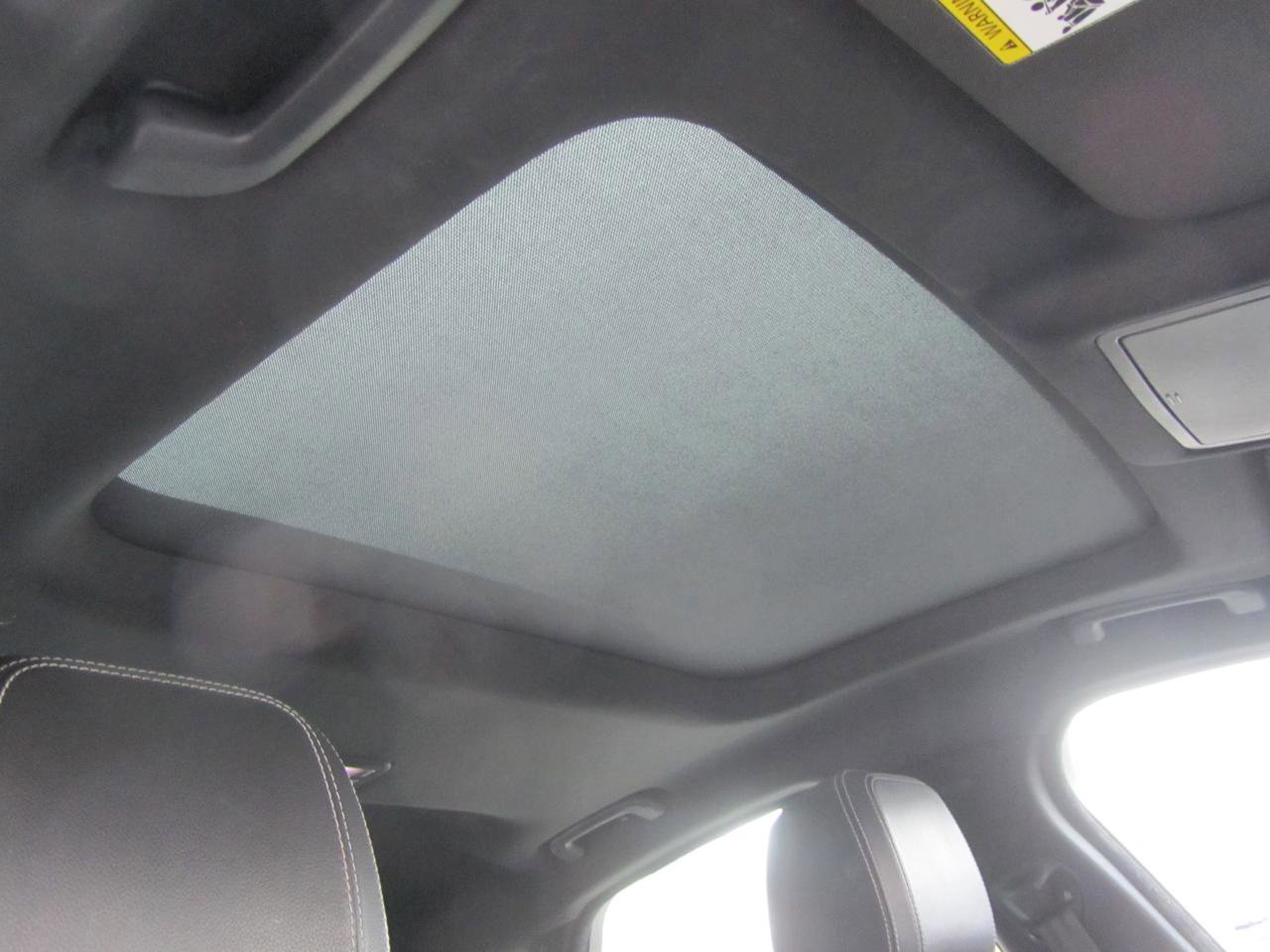 Used 2016 Jaguar XF R-Sport image 23