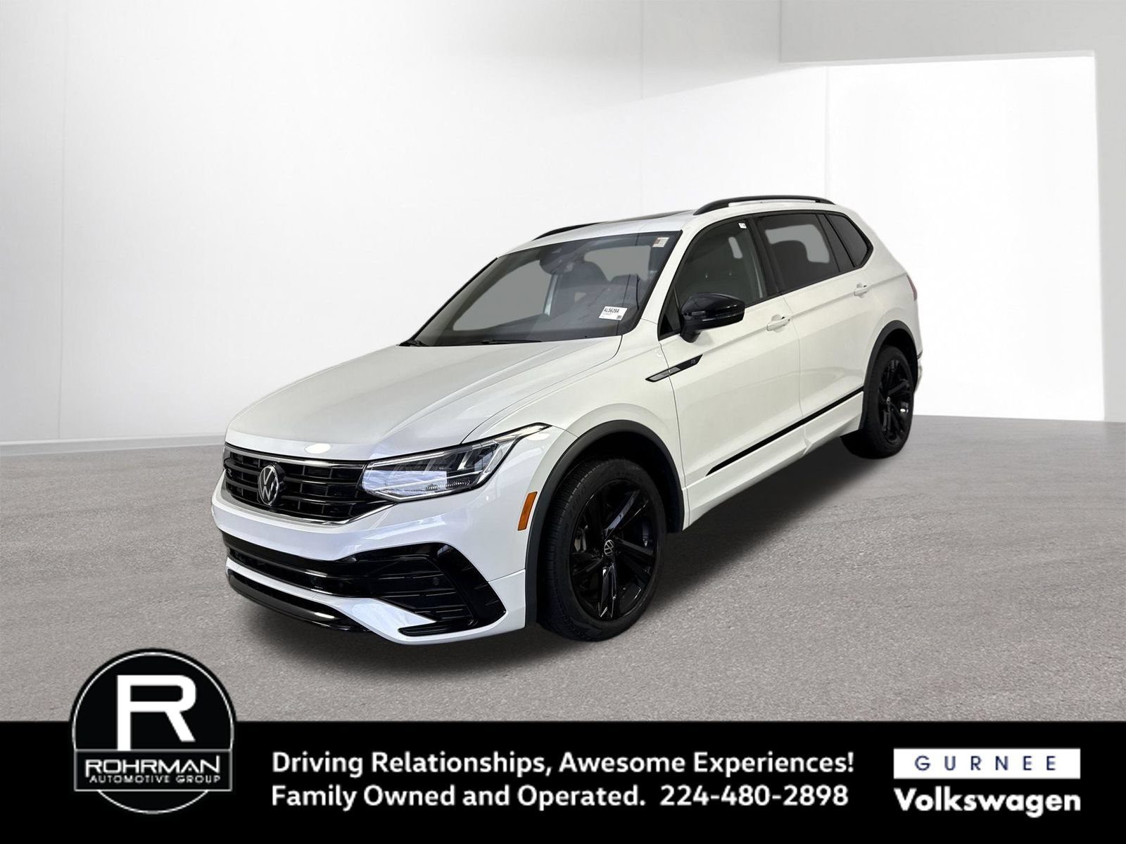 Used 2023 Volkswagen Tiguan SE R-Line FWD image 2