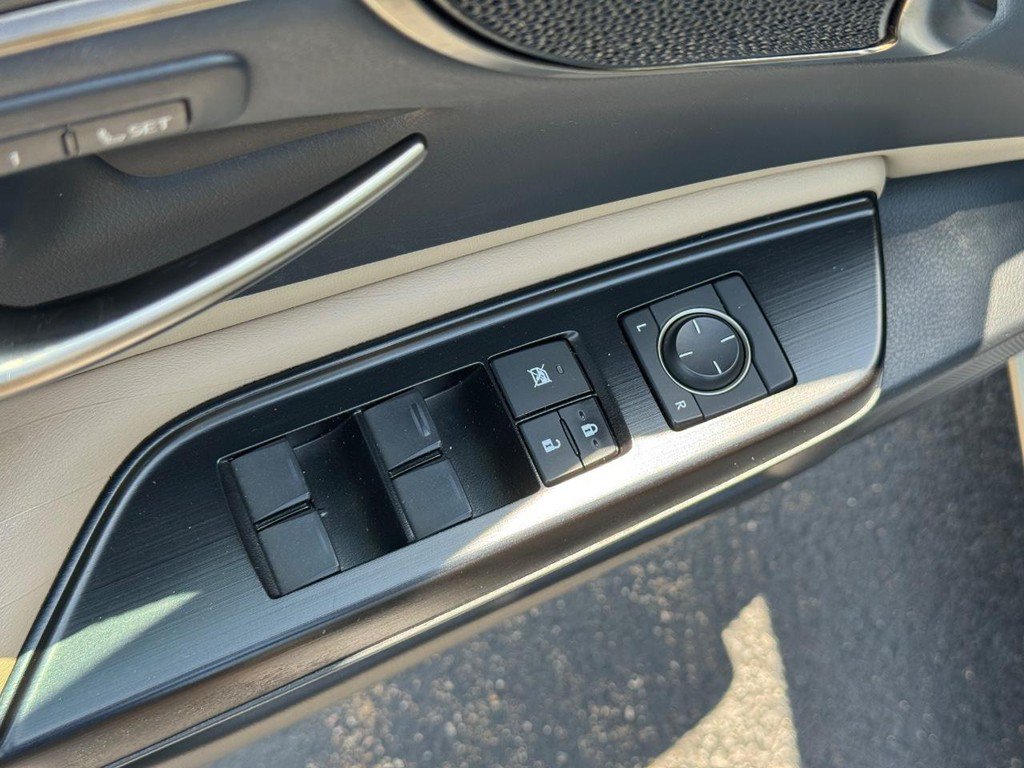 Used 2019 Lexus ES 350 w/ Accessory Package FWD image 16