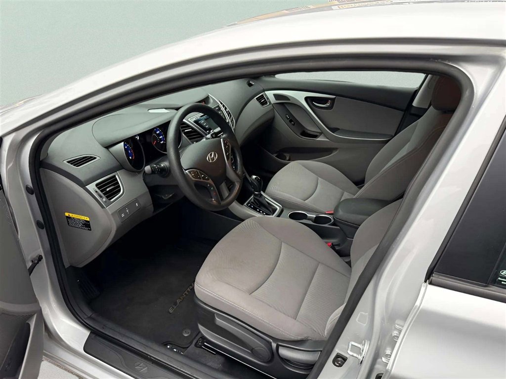 Used 2016 Hyundai Elantra SE w/ Option Group 02 FWD image 10
