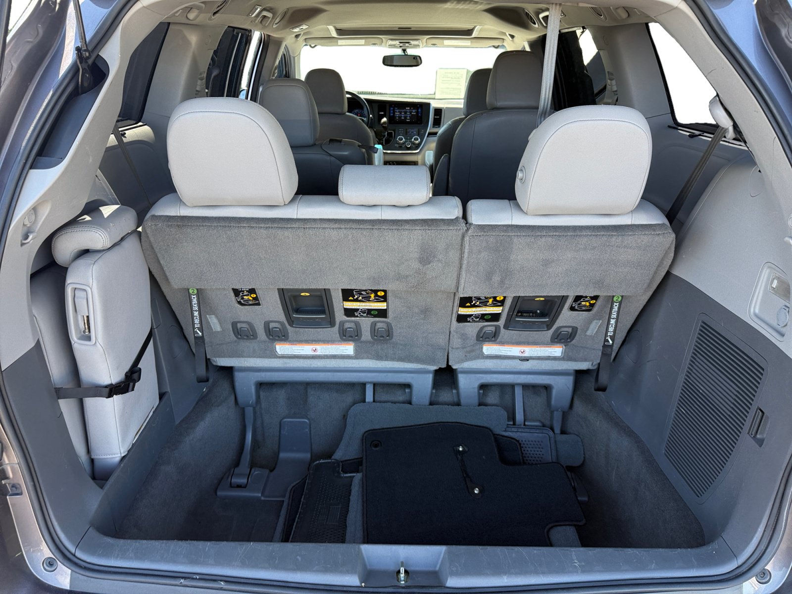 Used 2015 Toyota Sienna XLE w/ XLE Navigation Package FWD image 17