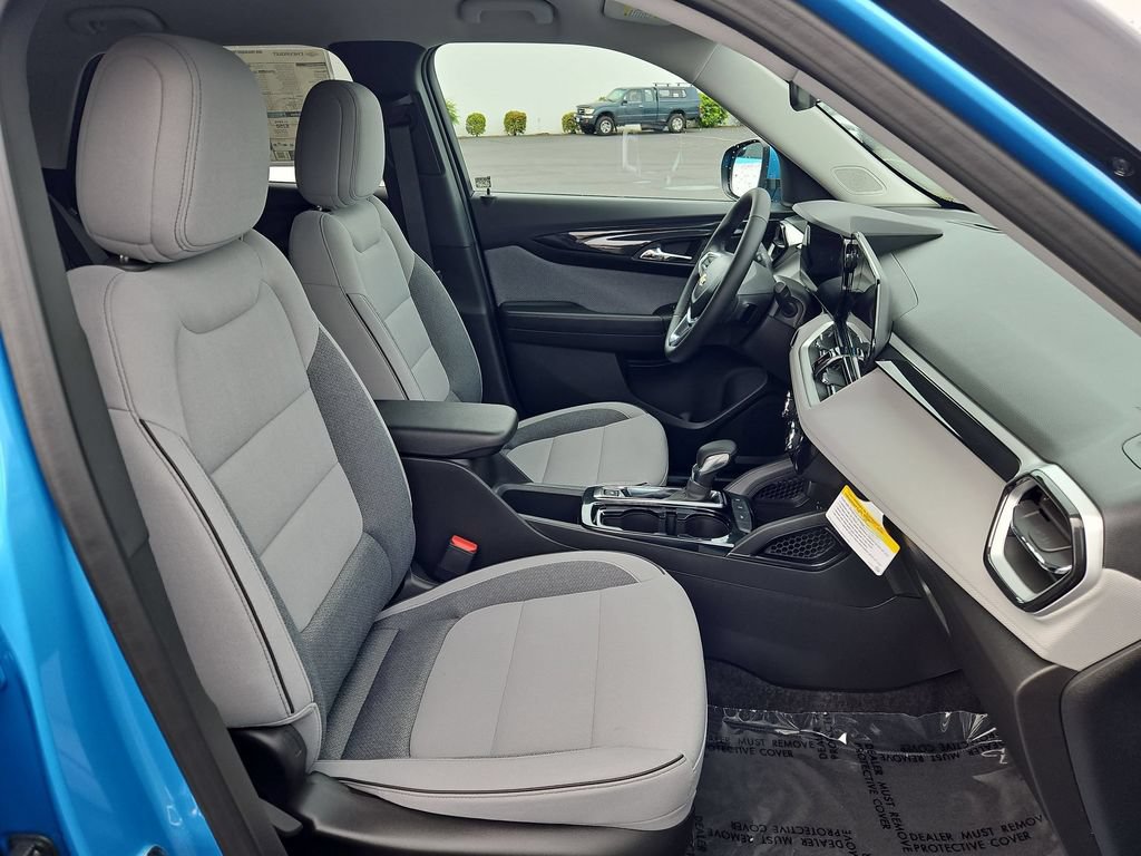 New 2026 Chevrolet TrailBlazer LT w/ LT Cold Weather Package FWD image 28
