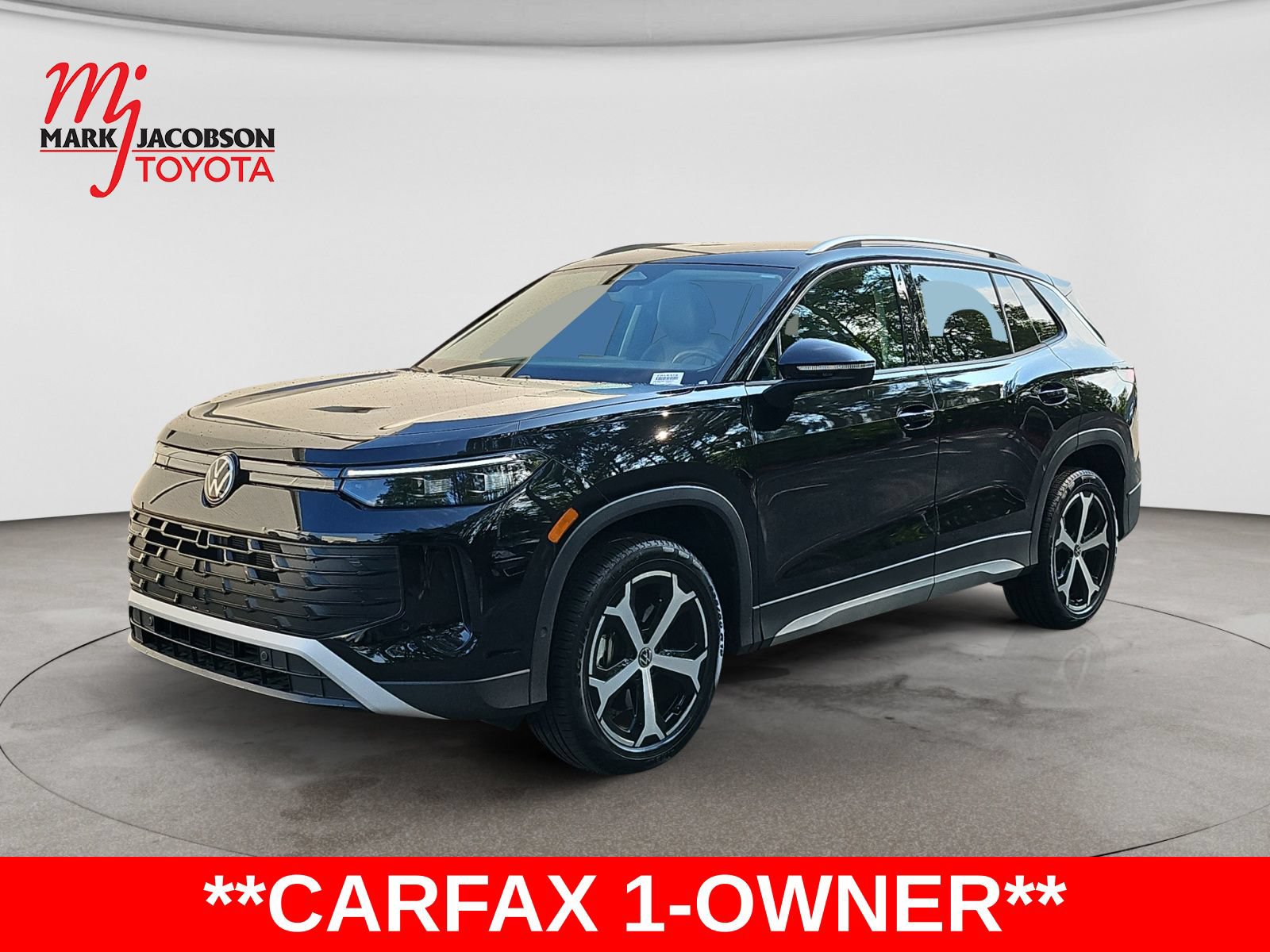 Used 2026 Volkswagen Tiguan SE AWD/4WD image 1