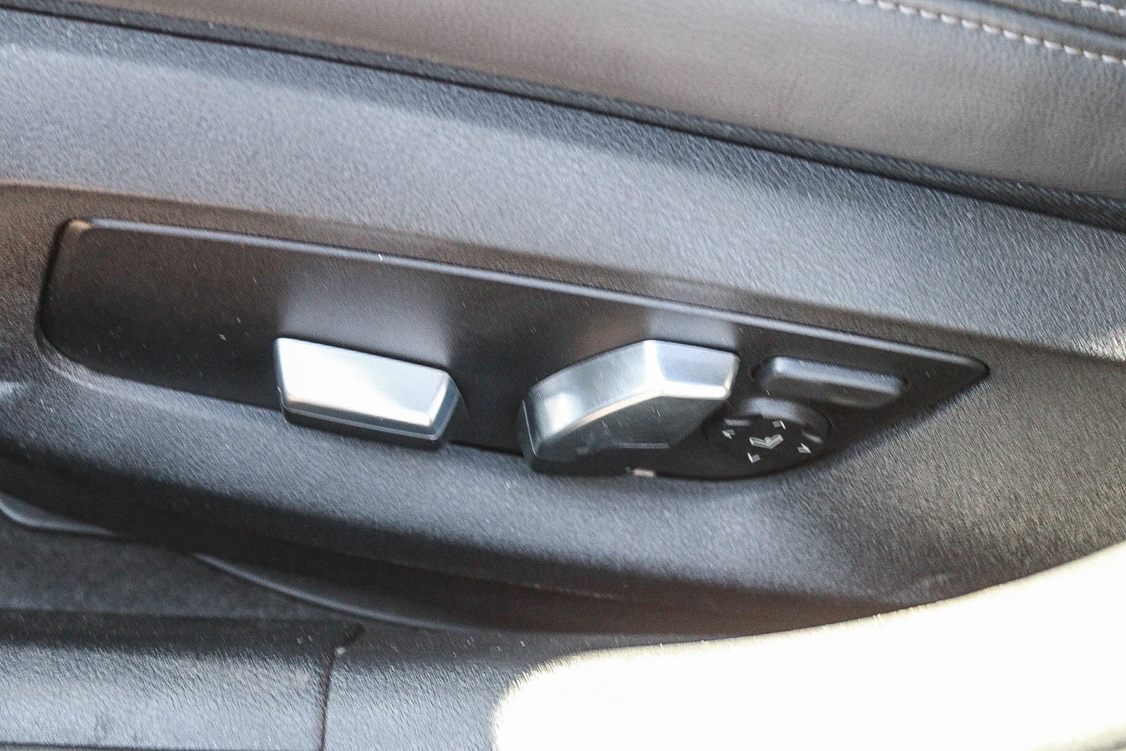 Used 2023 BMW 540i w/ M Sport Package RWD image 21