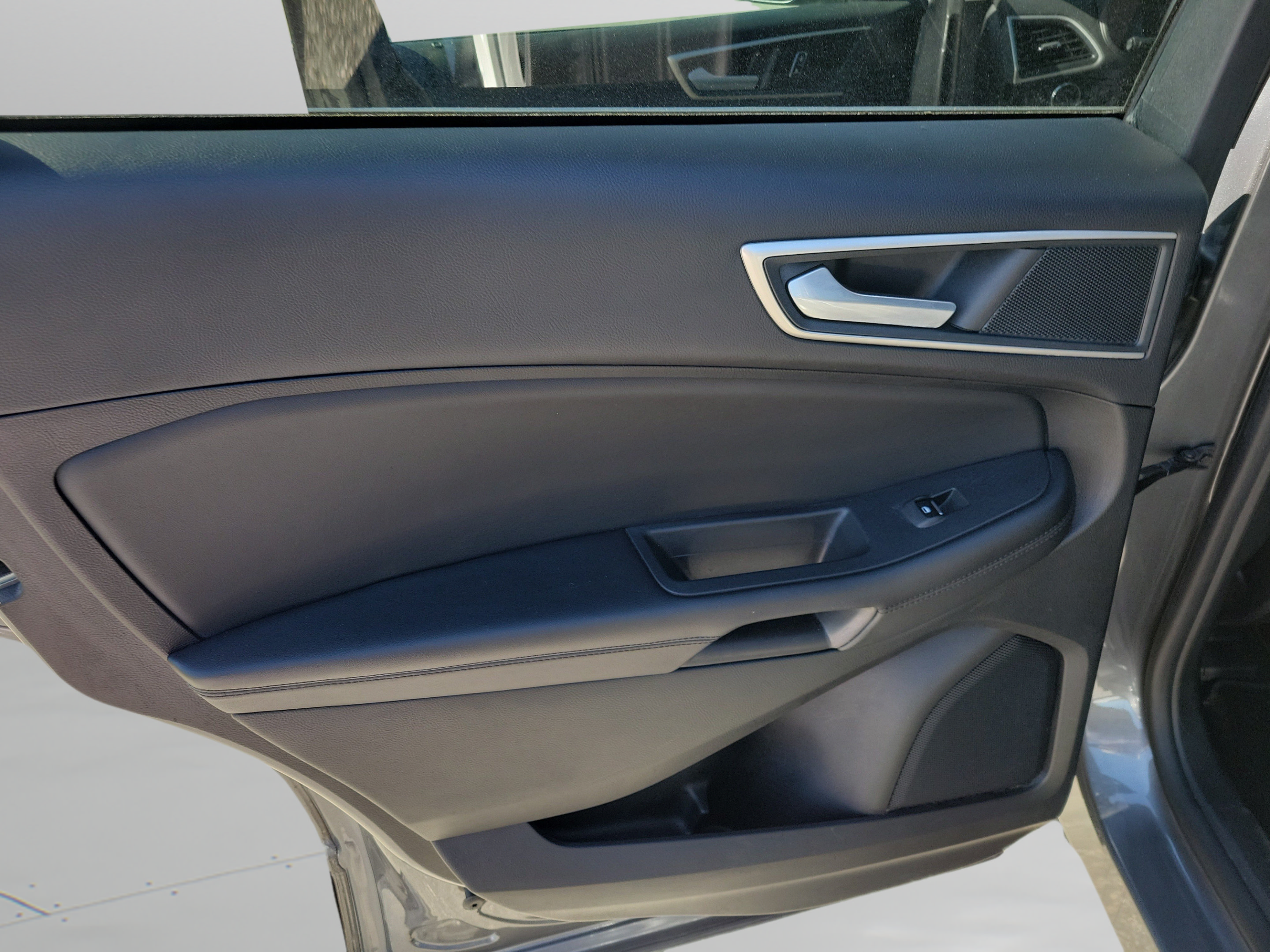 Used 2024 Ford Edge SEL AWD/4WD image 11