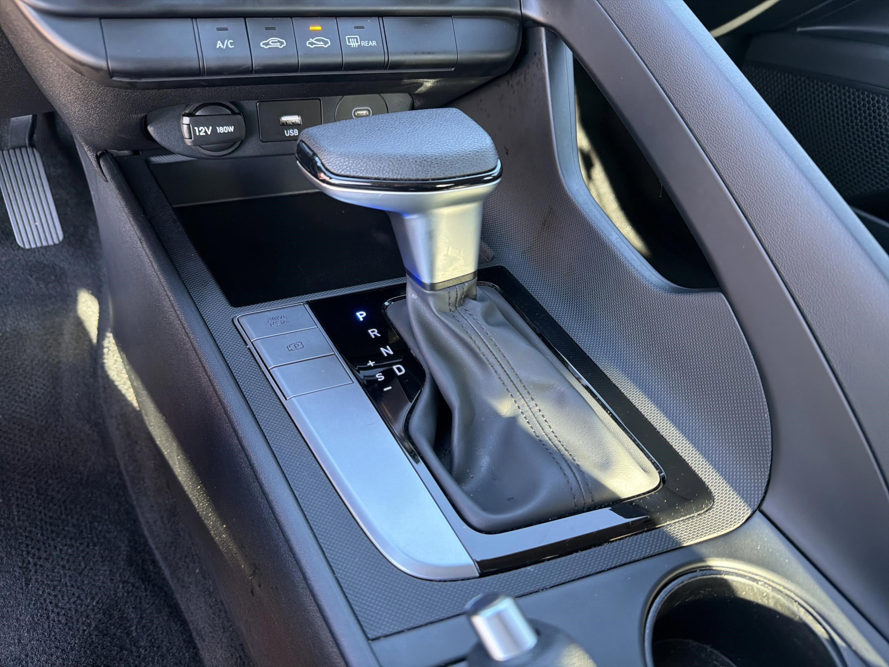 Used 2025 Hyundai Elantra SE image 15