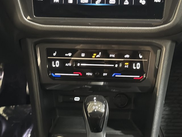Certified 2024 Volkswagen Tiguan SE R-Line AWD/4WD image 32