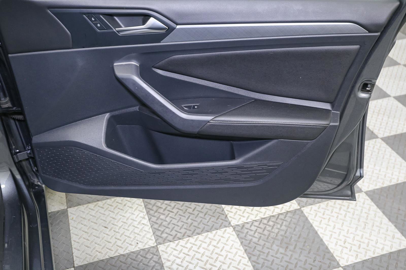 Certified 2022 Volkswagen Jetta SE FWD image 20