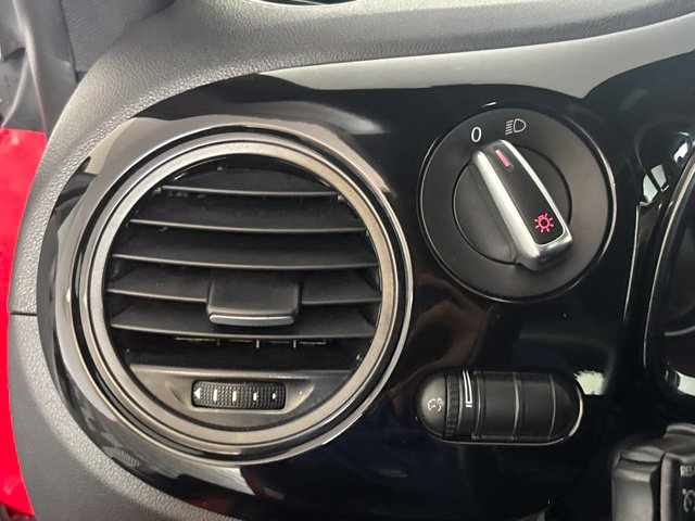 Used 2018 Volkswagen Beetle 2.0T S FWD image 12