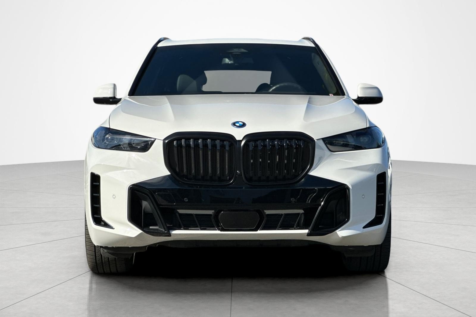 Used 2024 BMW X5 xDrive50e w/ M Sport Package AWD/4WD image 8