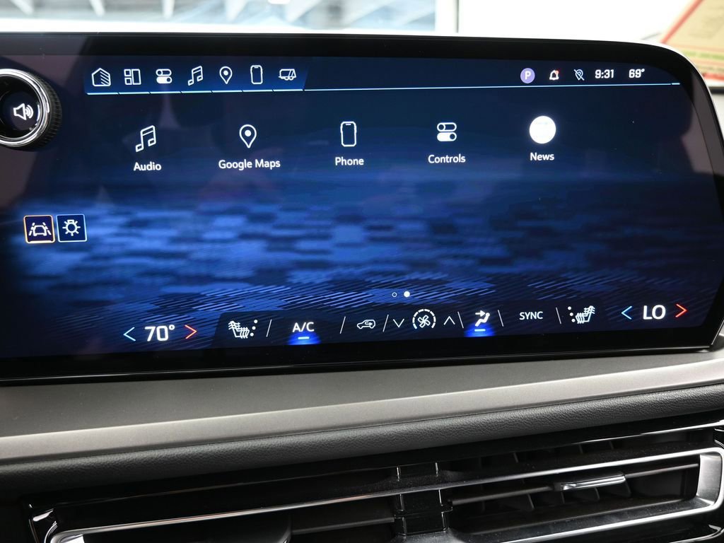 Used 2025 Chevrolet Traverse LT image 23