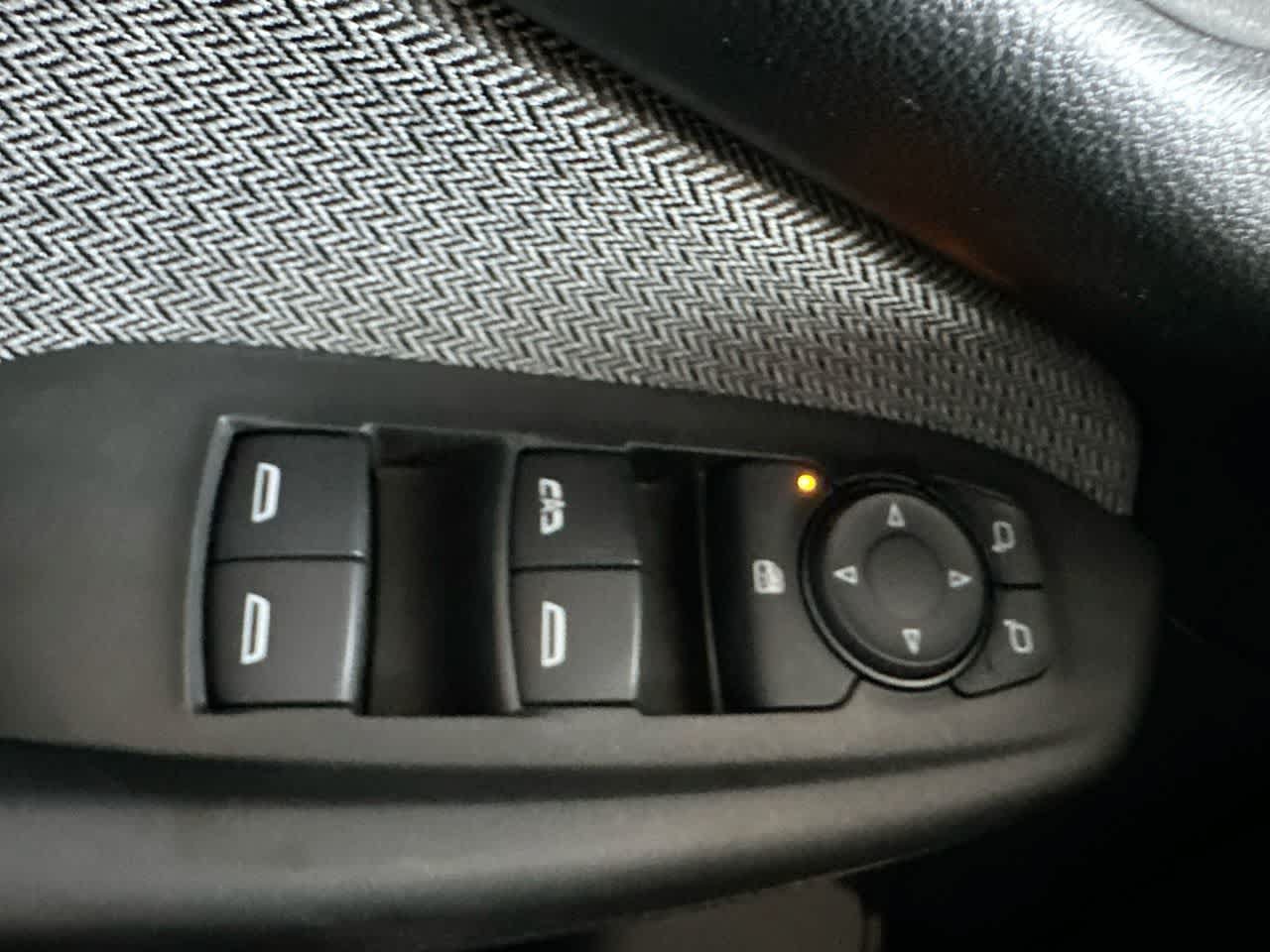 Used 2025 Chevrolet TrailBlazer LT AWD/4WD image 17