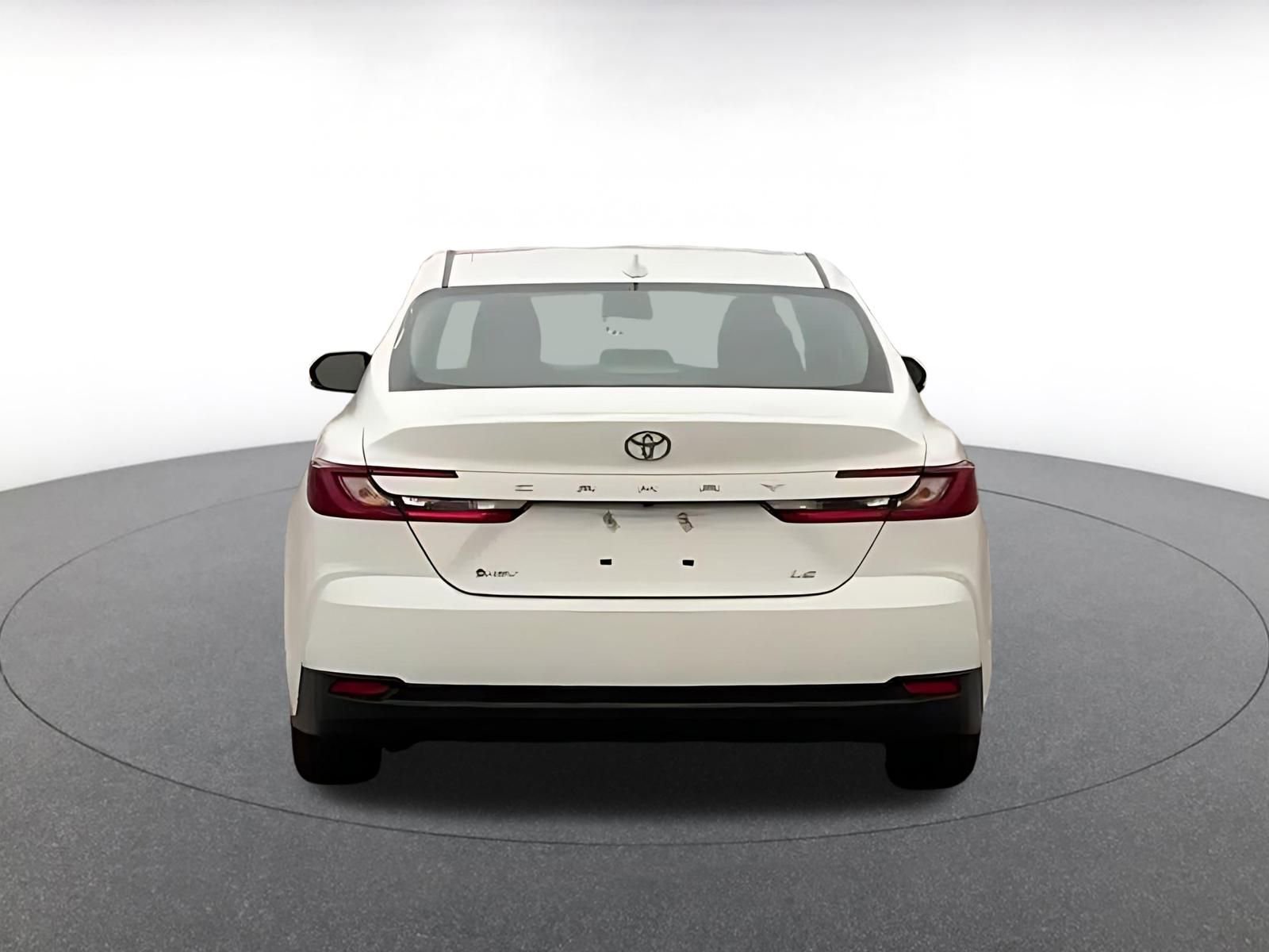 Used 2025 Toyota Camry LE image 12