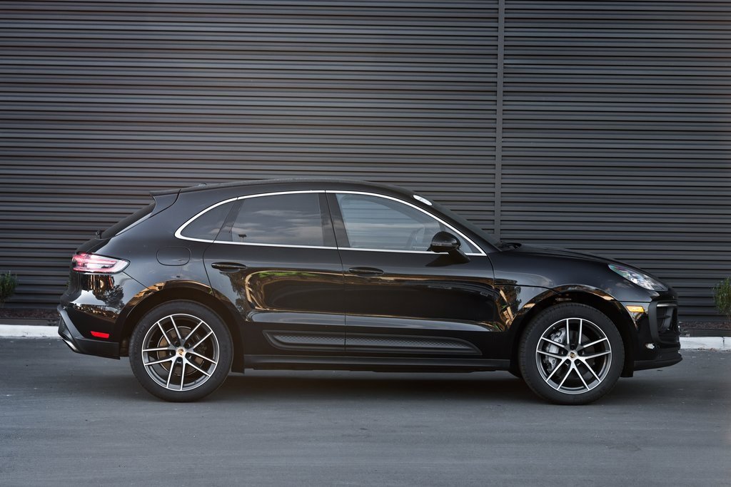 Certified 2024 Porsche Macan image 8