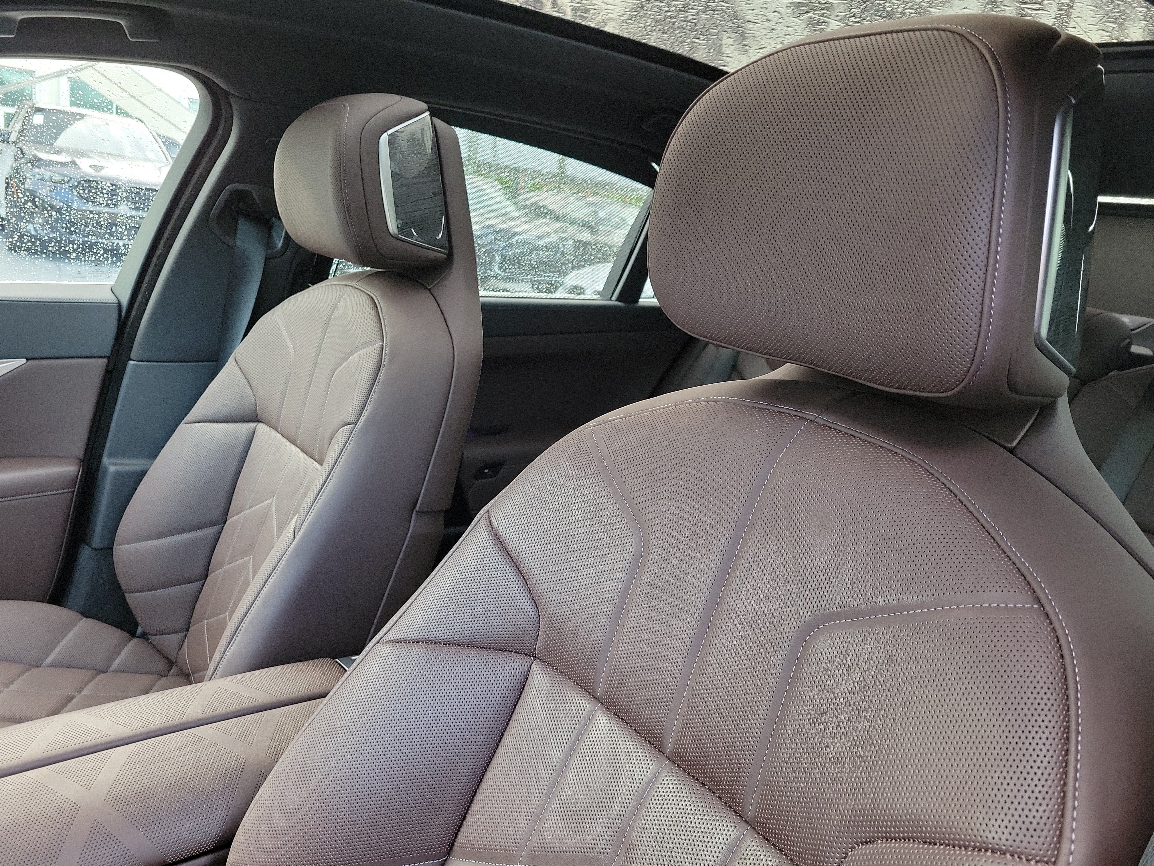 Certified 2023 BMW i7 xDrive60 AWD/4WD image 13
