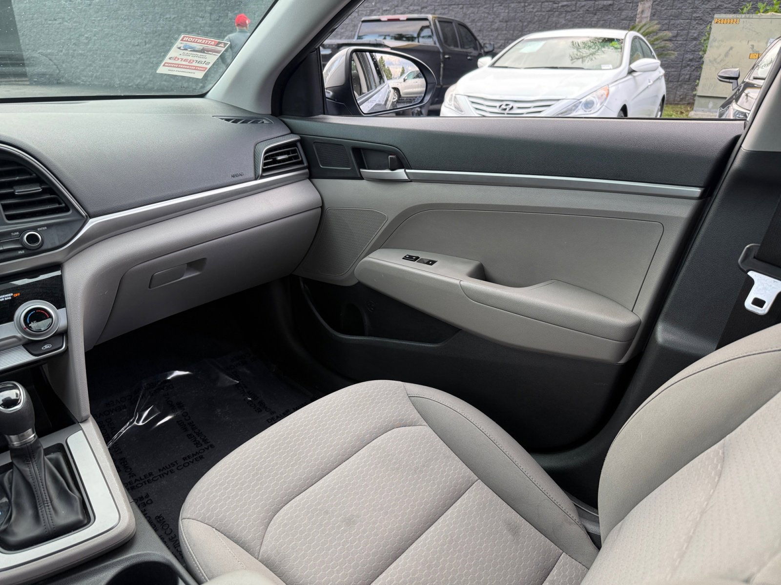 Used 2019 Hyundai Elantra SE image 16