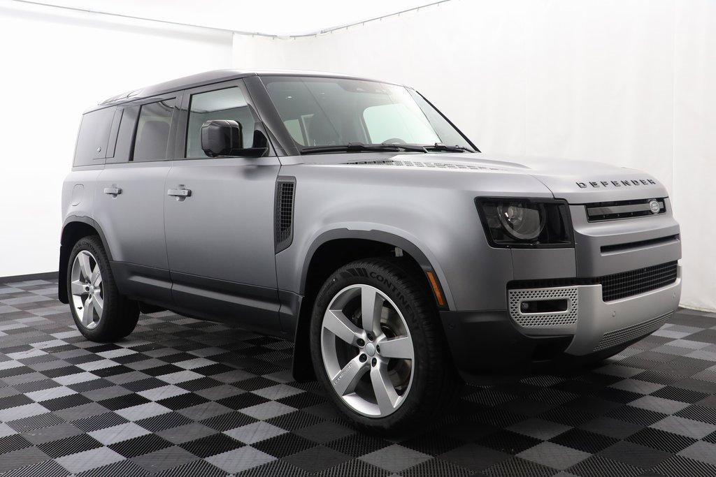 New 2024 Land Rover Defender 110 SE image 4