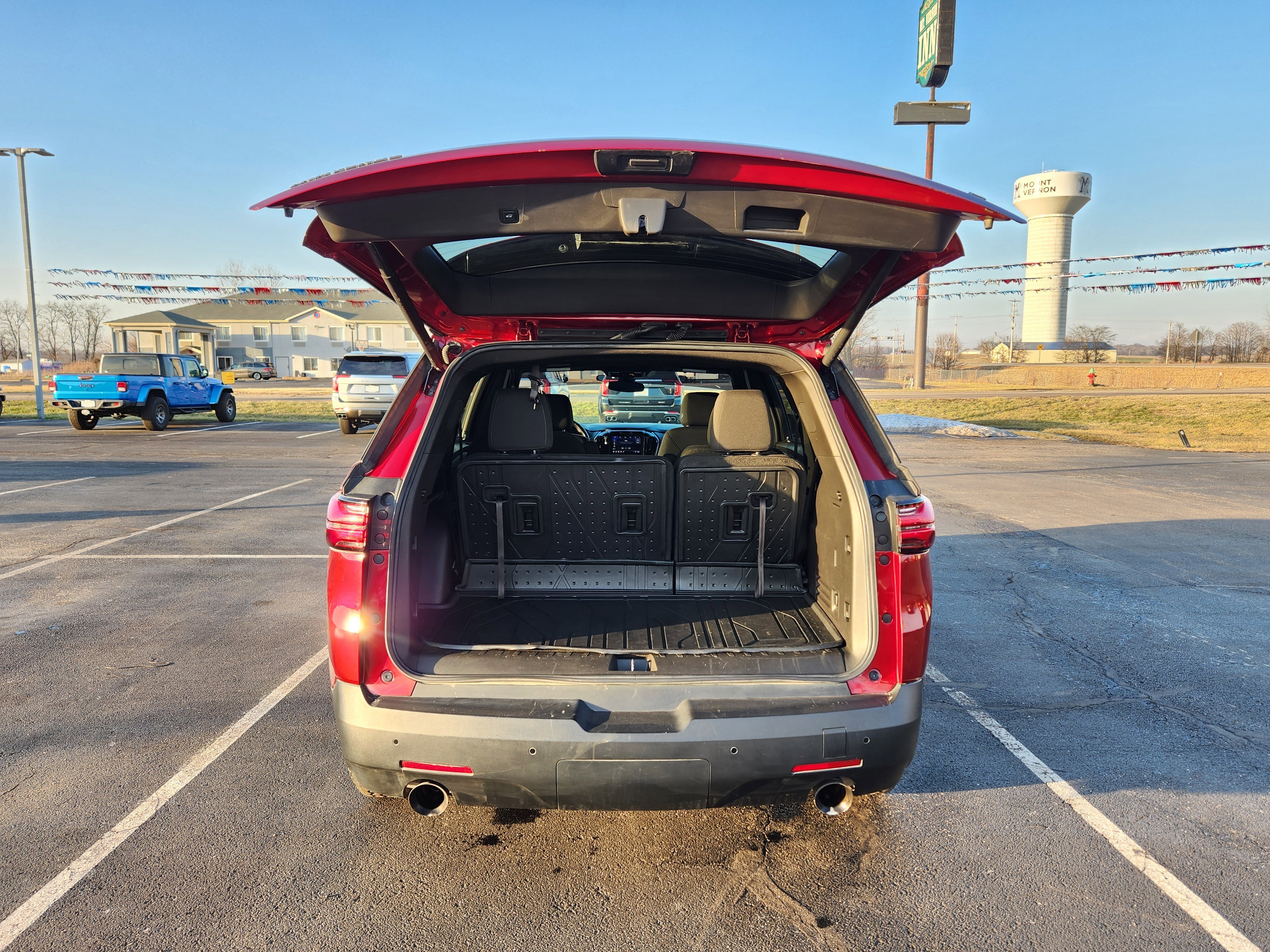Used 2022 Chevrolet Traverse LT FWD image 10