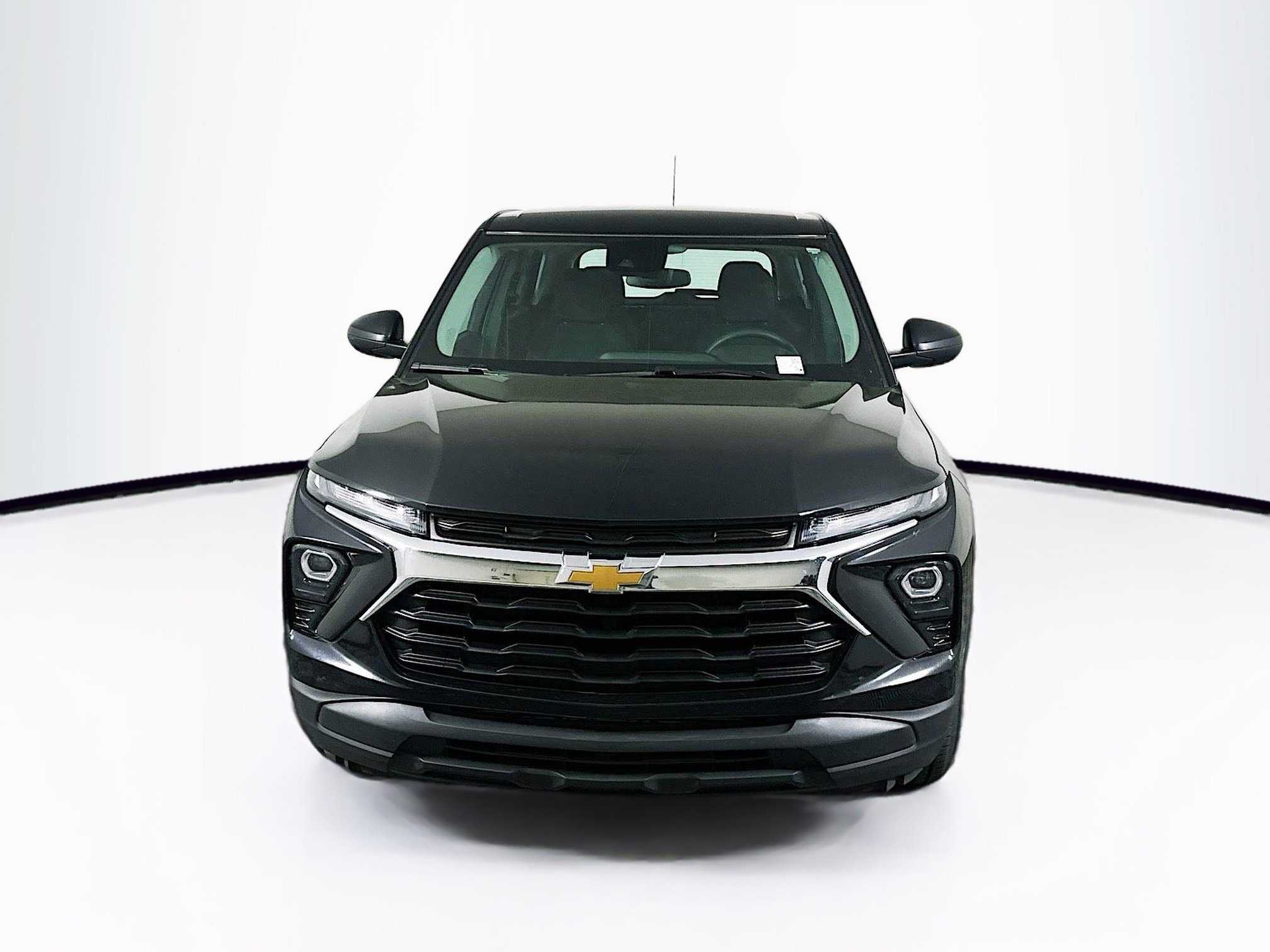 Used 2024 Chevrolet TrailBlazer LS image 2