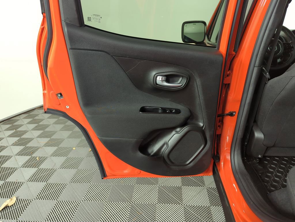 Used 2021 Jeep Renegade Latitude image 27