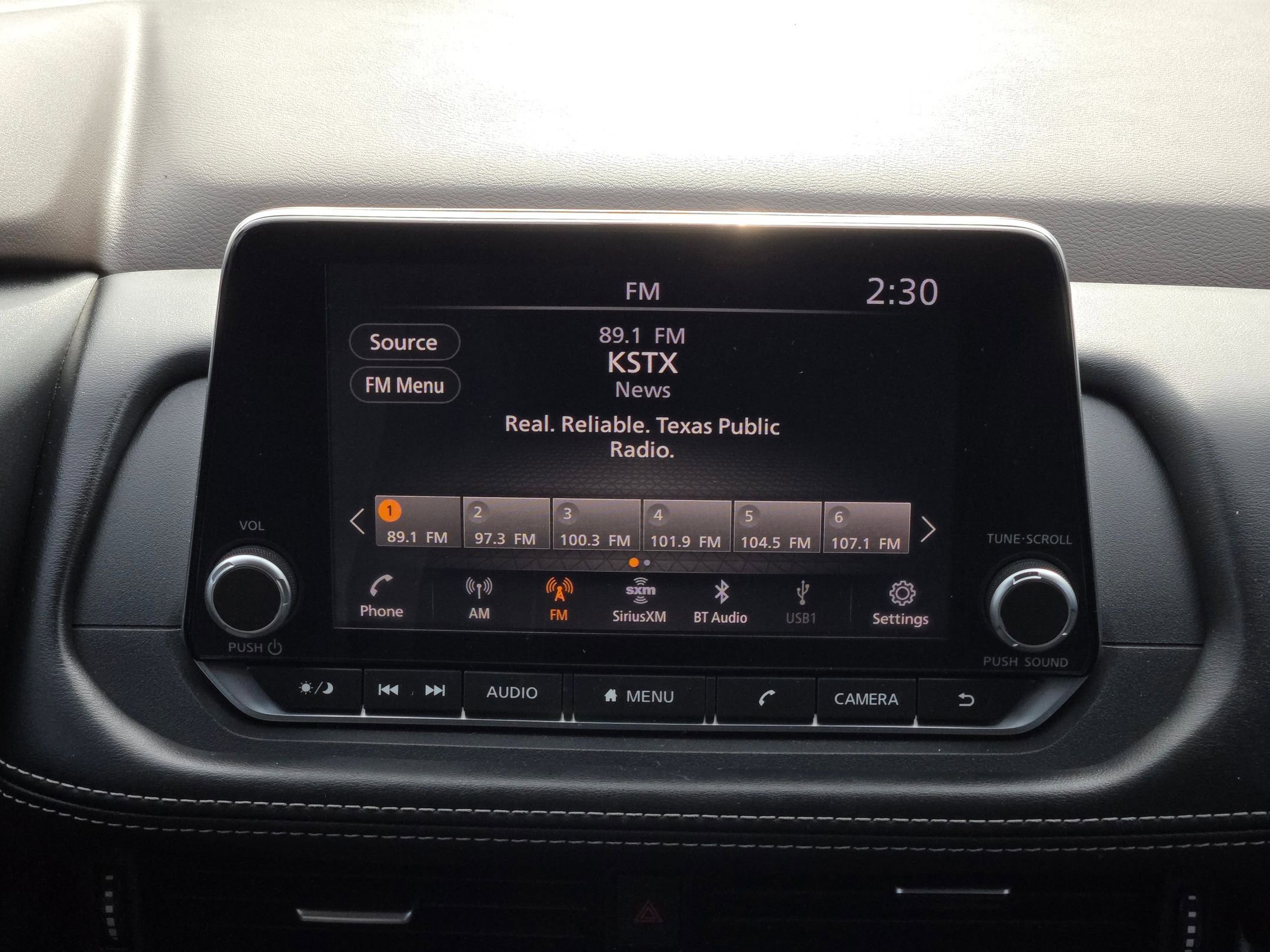 Used 2022 Nissan Rogue SV image 16