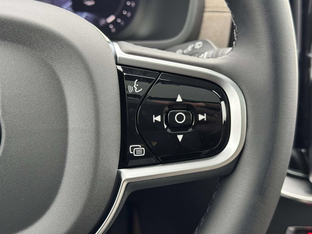 New 2026 Volvo XC90 B6 Plus w/ Protection Package Premier AWD/4WD image 10