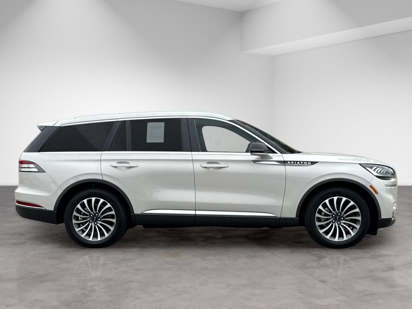 Used 2023 Lincoln Aviator 2WD w/ Premium Package image 7