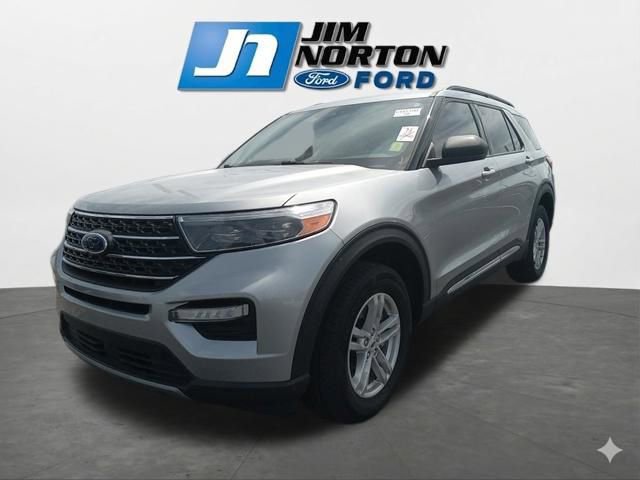 Used 2023 Ford Explorer XLT w/ Equipment Group 202A AWD/4WD image 4