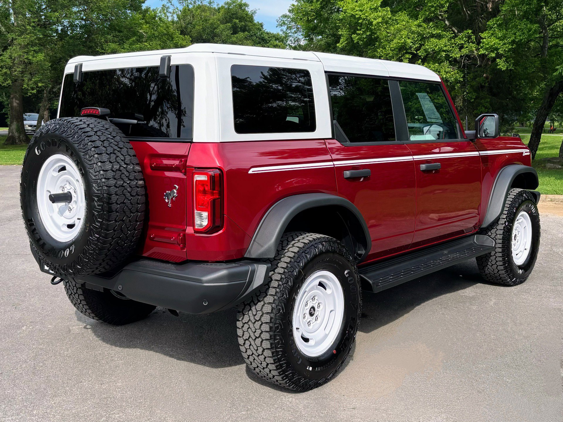 Used 2025 Ford Bronco Heritage Edition AWD/4WD image 3