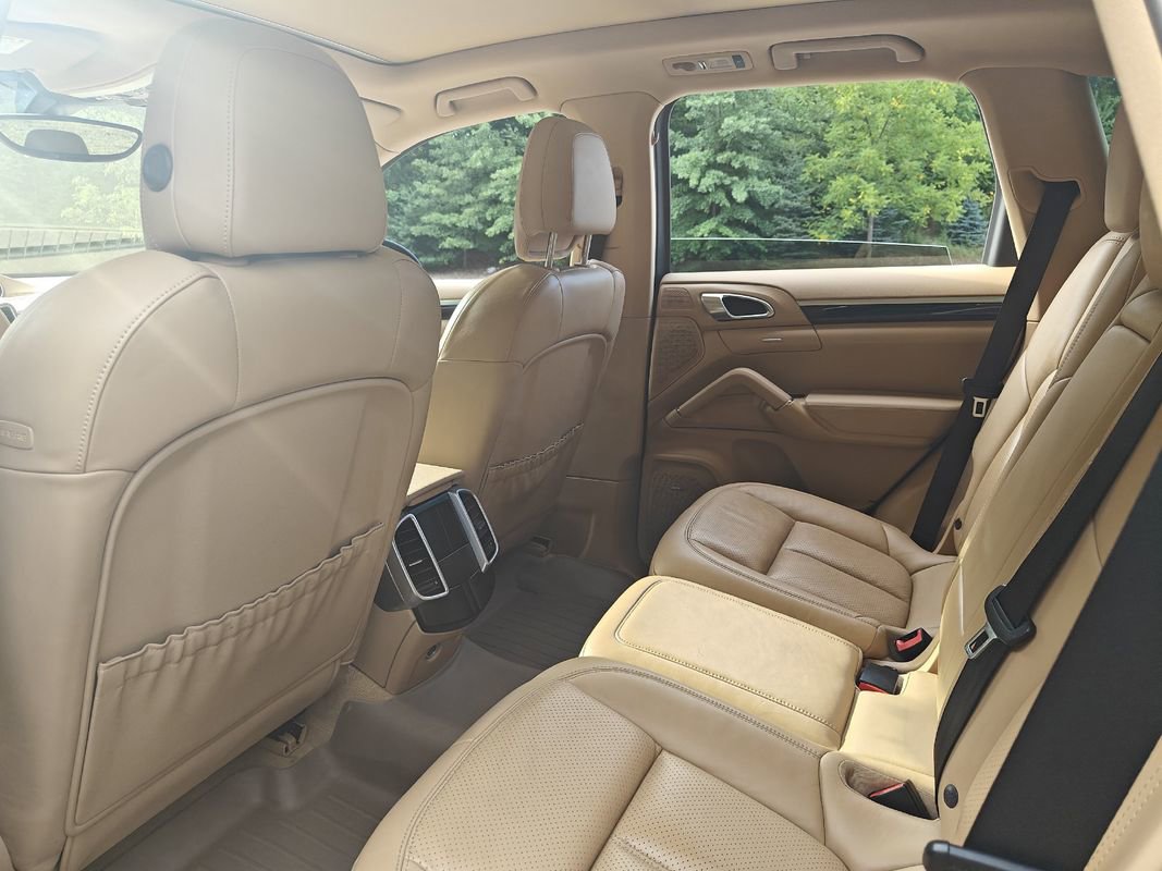 Used 2015 Porsche Cayenne Diesel w/ Premium Package image 23