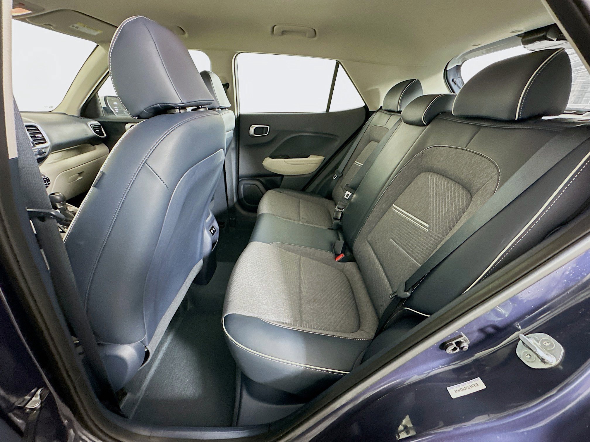 Used 2024 Hyundai Venue Limited image 28