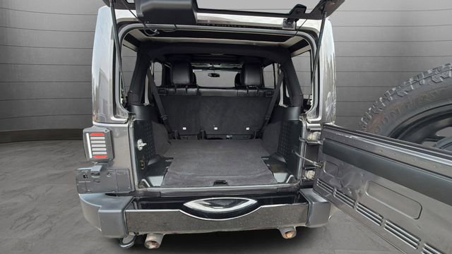 Used 2018 Jeep Wrangler Unlimited Altitude image 32