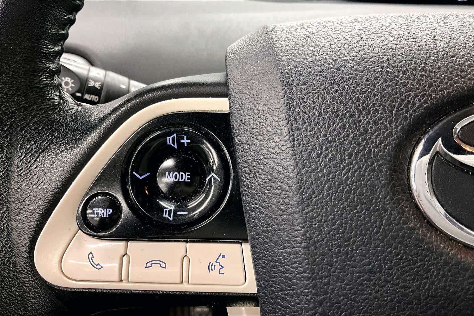 Used 2018 Toyota Prius Prime Advanced FWD image 23
