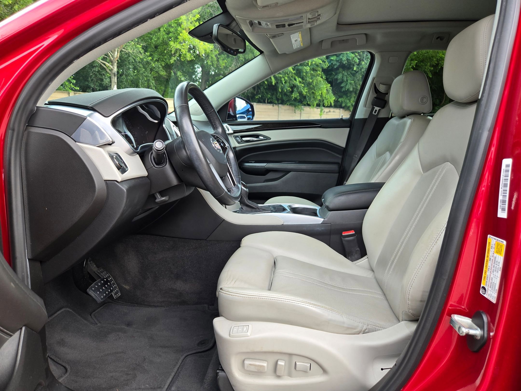 Used 2014 Cadillac SRX Luxury w/ Driver Awareness Package FWD image 9