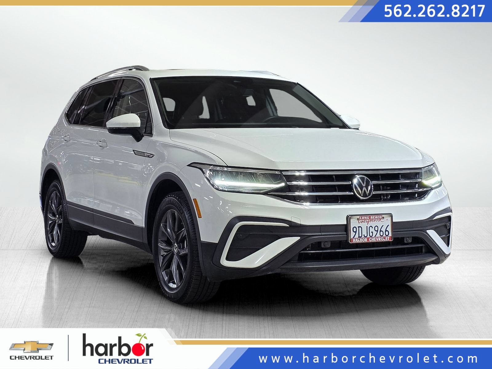 Used 2022 Volkswagen Tiguan SE FWD image 1