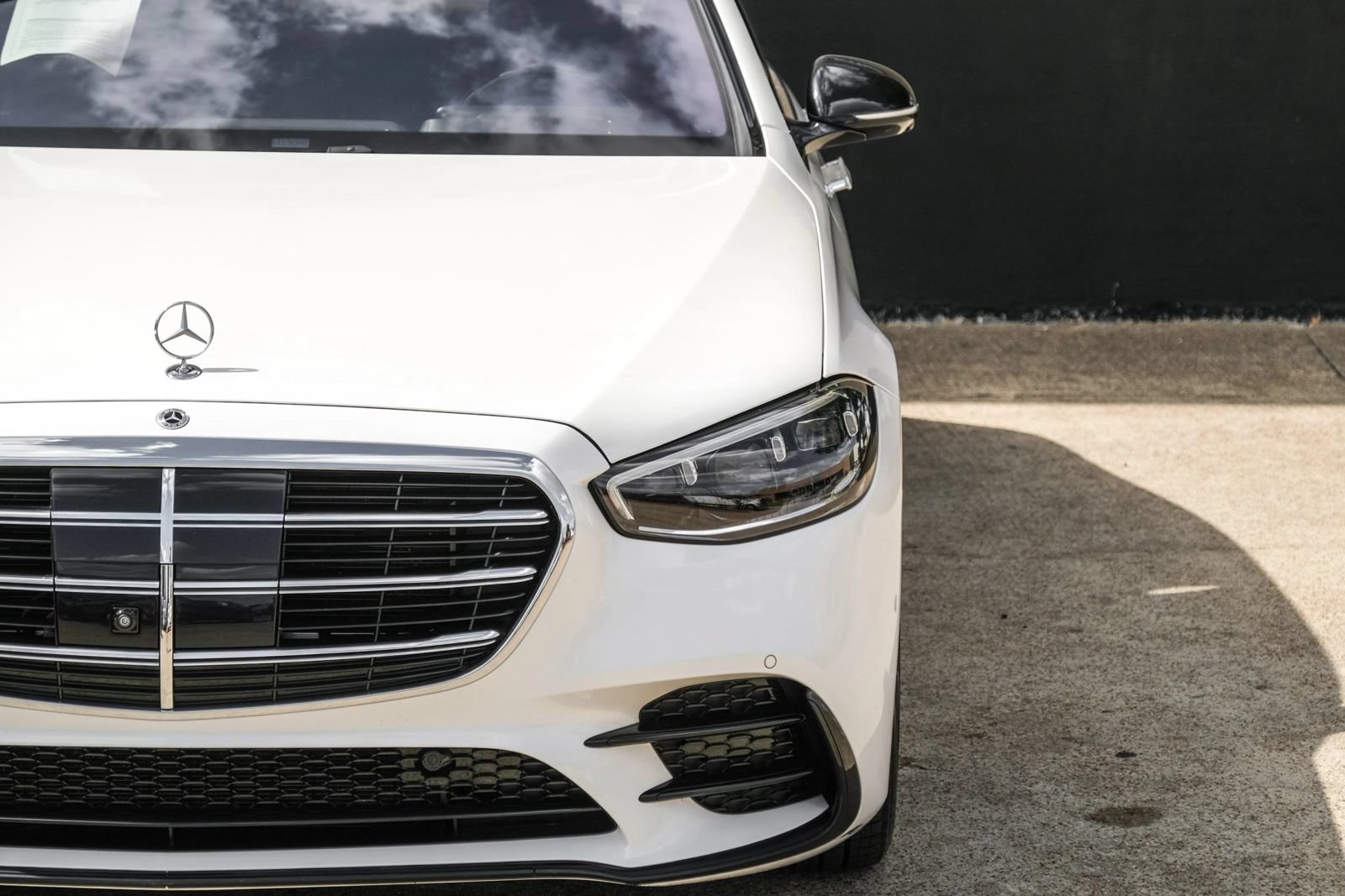 Used 2022 Mercedes-Benz S 580 4MATIC Sedan w/ AMG Line Package image 45