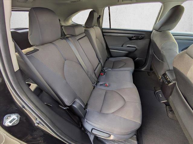 Used 2023 Toyota Highlander LE image 23