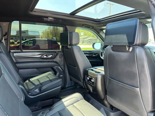 Used 2023 GMC Yukon XL Denali w/ Advanced Technology Package AWD/4WD image 13