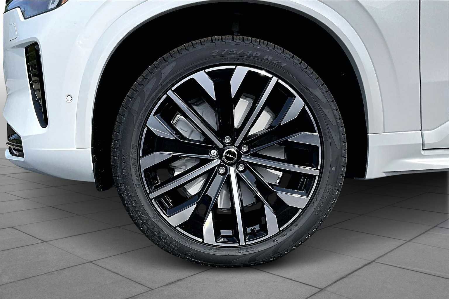 New 2026 Volvo XC90 B6 Ultra w/ Protection Package Premier AWD/4WD image 16