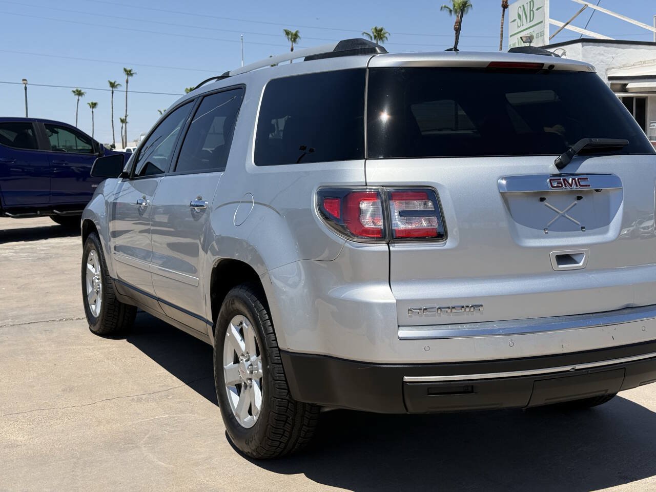 Used 2015 GMC Acadia SLE FWD image 4
