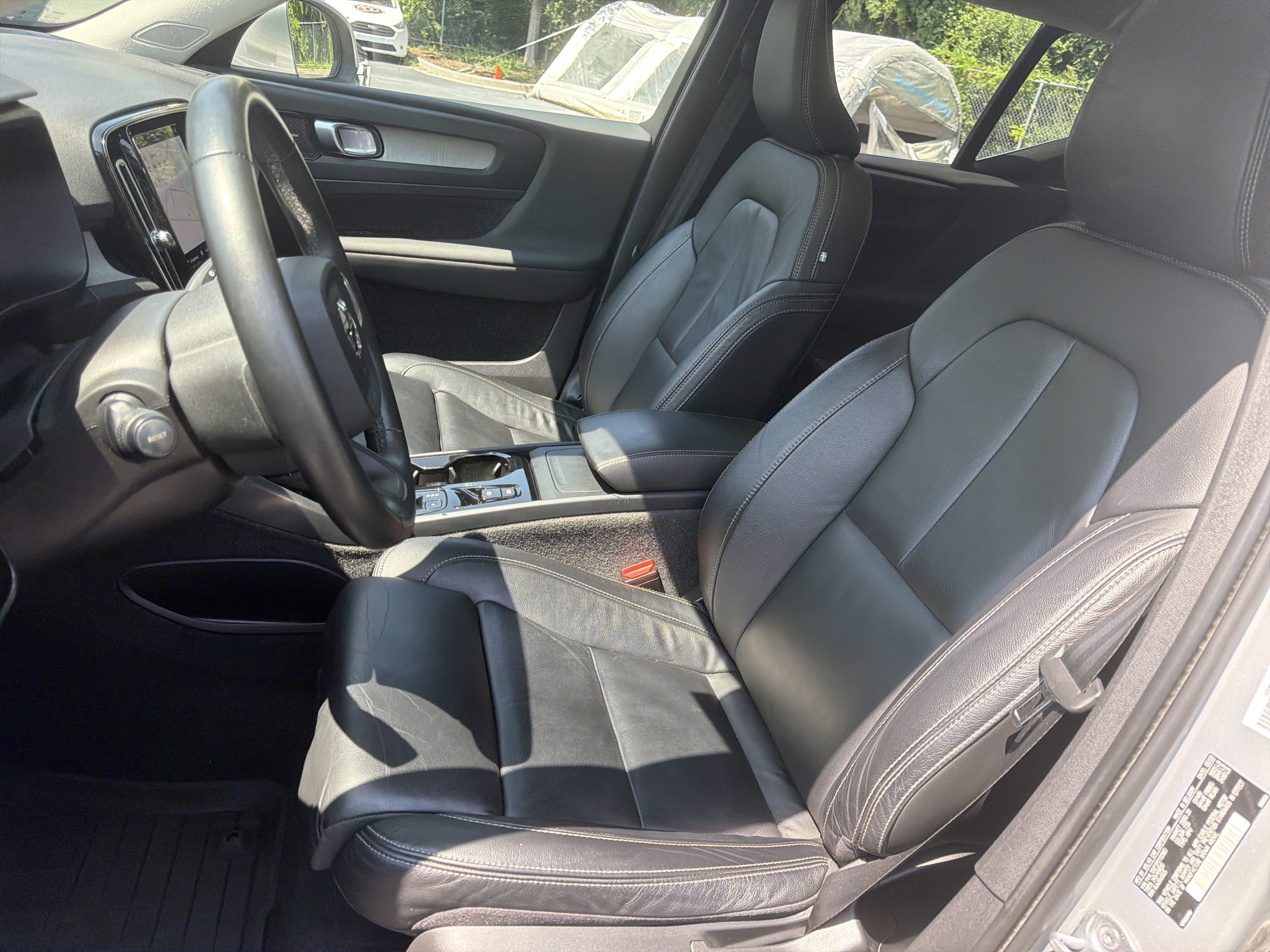 Certified 2023 Volvo XC40 B5 Ultimate w/ Protection Package Premier AWD/4WD image 16