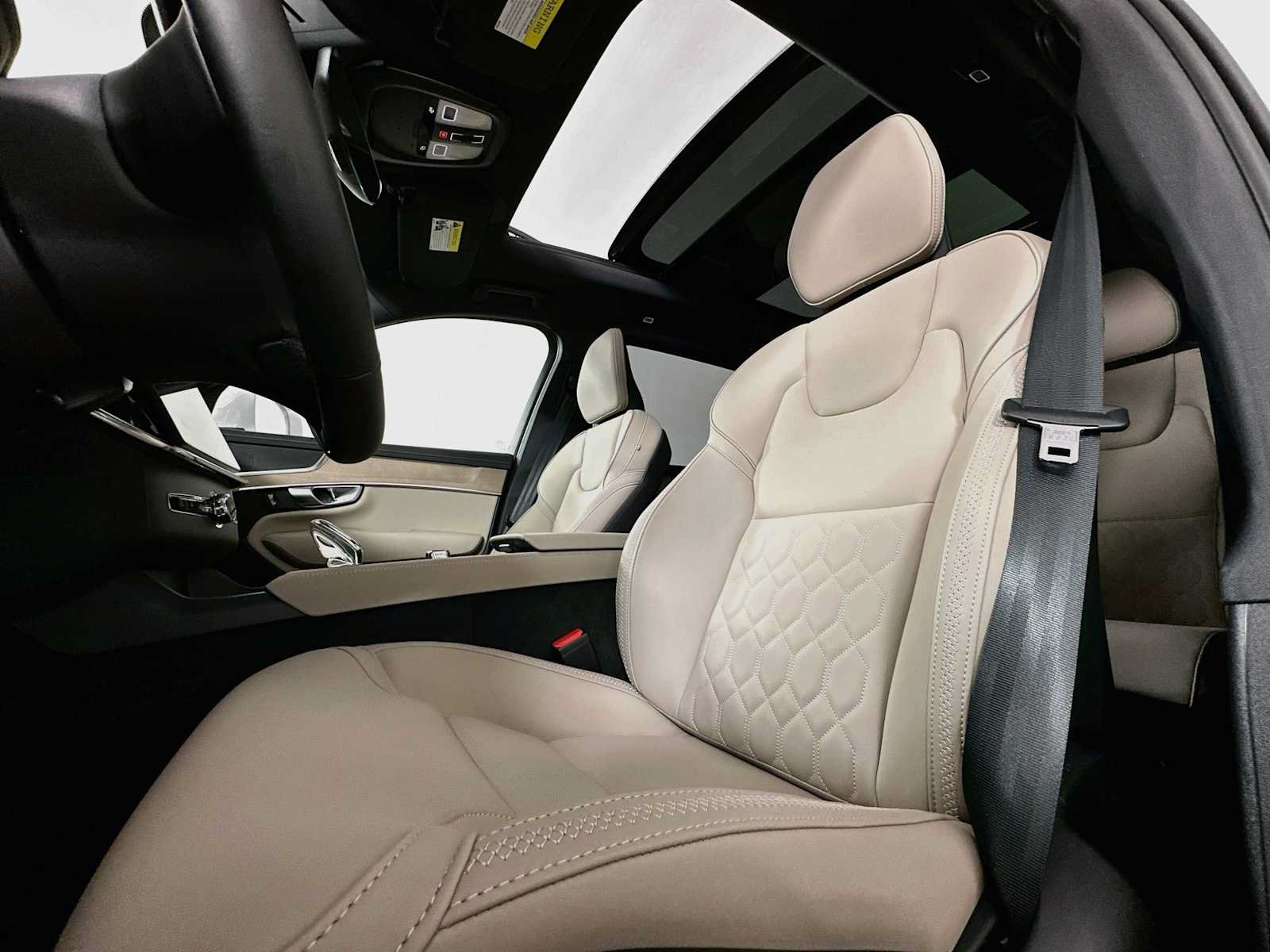 New 2026 Volvo XC90 B6 Plus w/ Protection Package AWD/4WD image 18