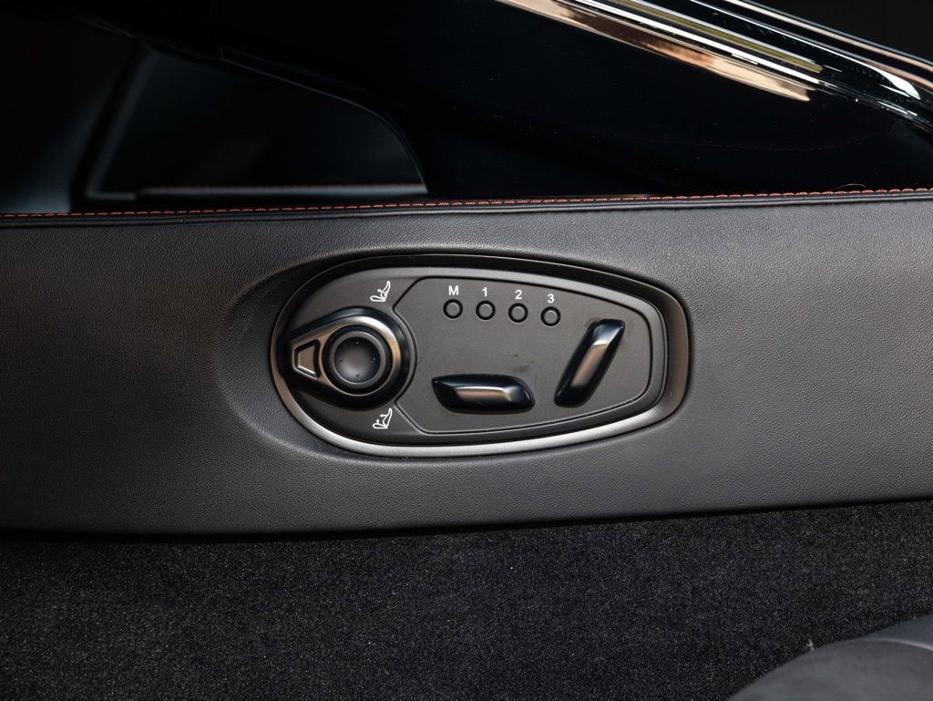 Used 2025 Aston Martin V8 Vantage Coupe image 27
