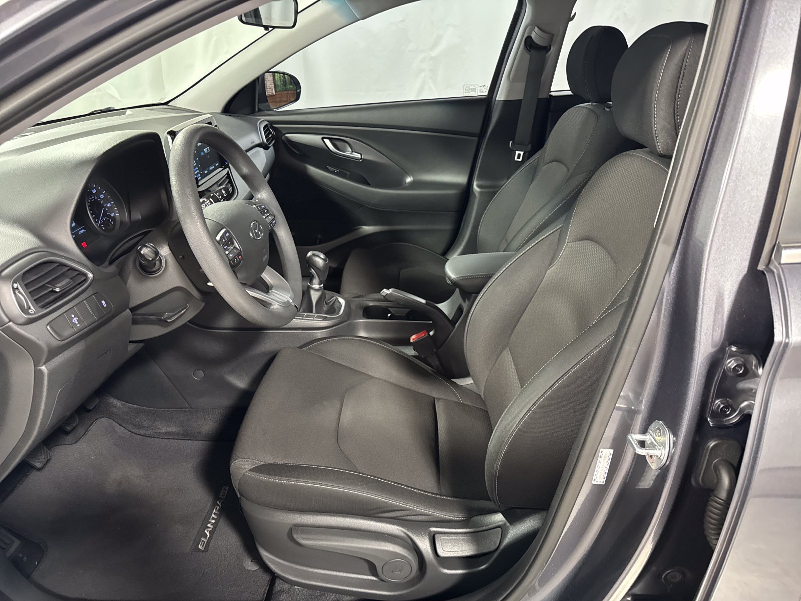 Used 2018 Hyundai Elantra GT FWD image 3
